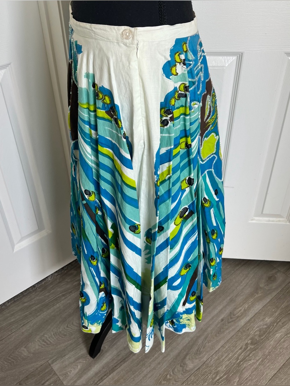 🦚 Vintage Bebe Flared Sequined Blue & Green Lined Peacock Skirt Size Medium - Picture 7 of 9